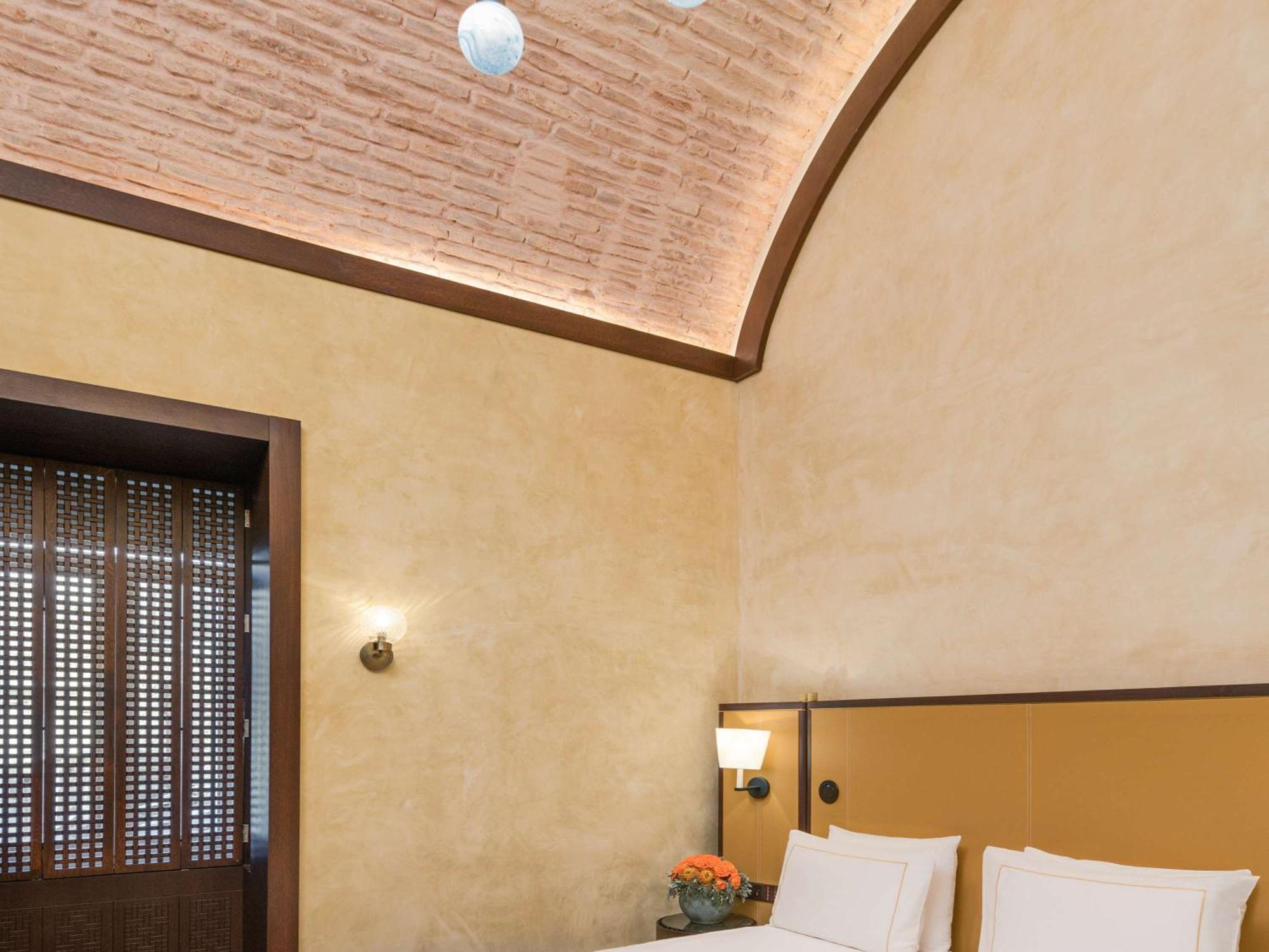 The Galata Istanbul Hotel Mgallery Exteriör bild A bedroom at the hotel