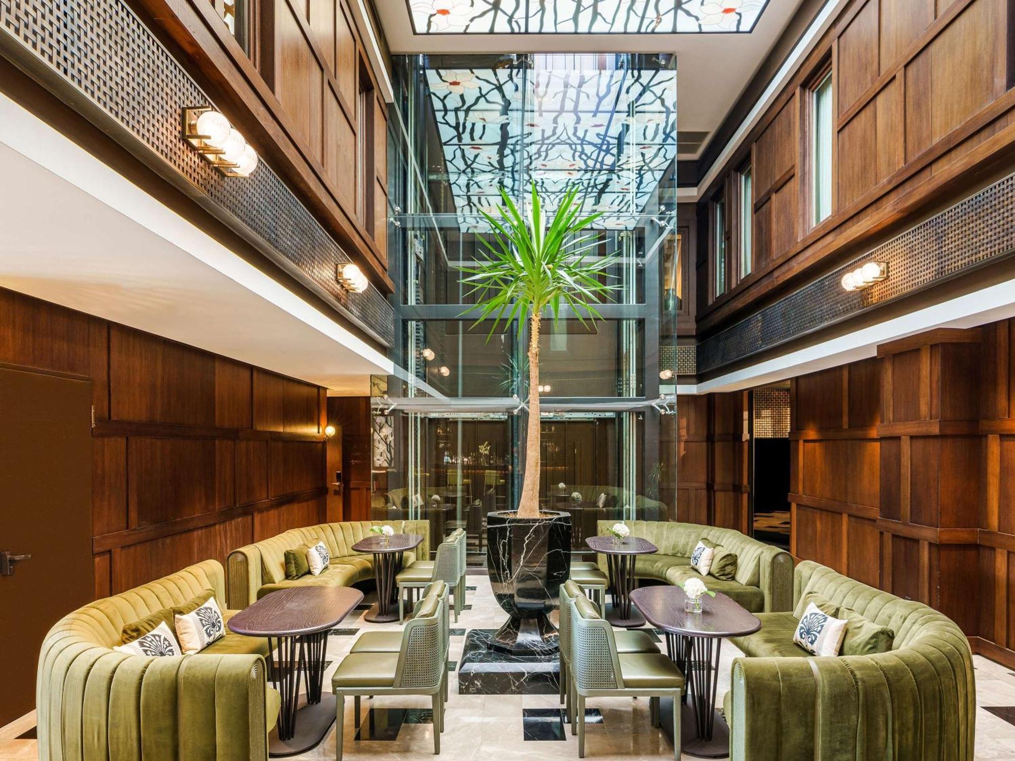 The Galata Istanbul Hotel Mgallery Exteriör bild The hotel's lobby