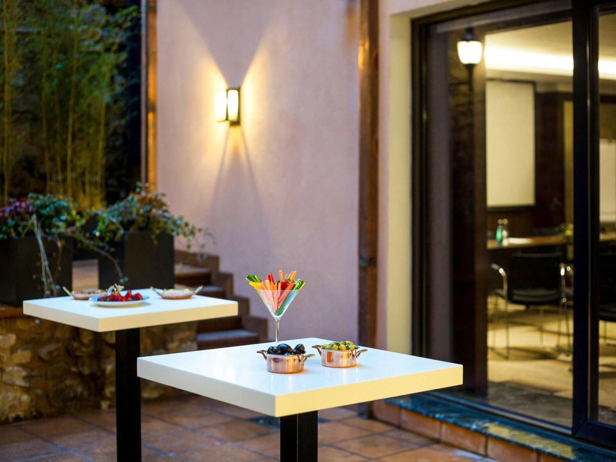 The Galata Istanbul Hotel Mgallery Exteriör bild The hotel's courtyard